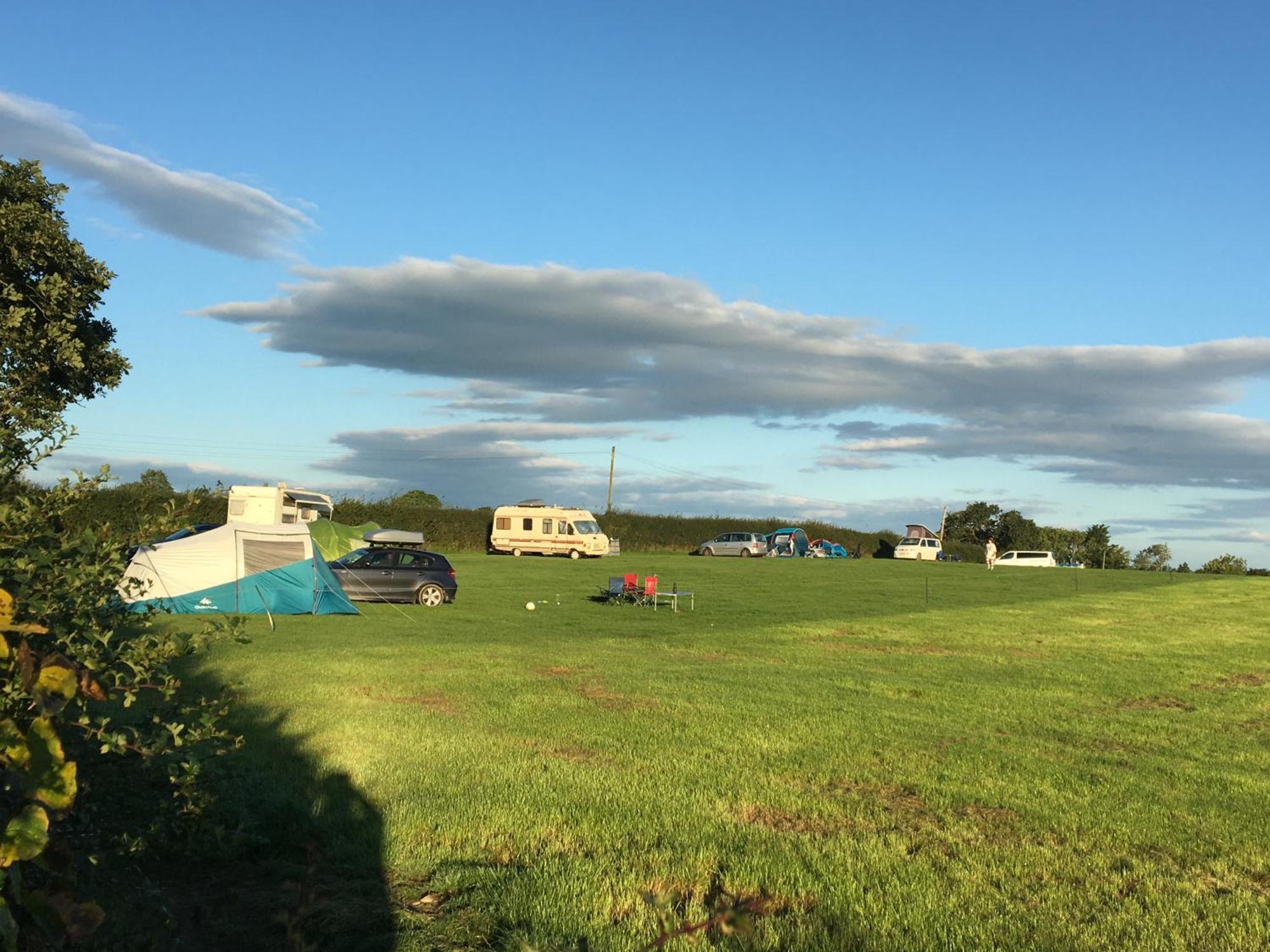 Готель Carreg Y Gwynt Campsite - Touring And Tent Pitches Llanarth  Екстер'єр фото
